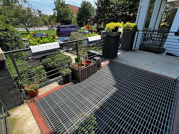 Large private front porch patio overlooking Park Street park