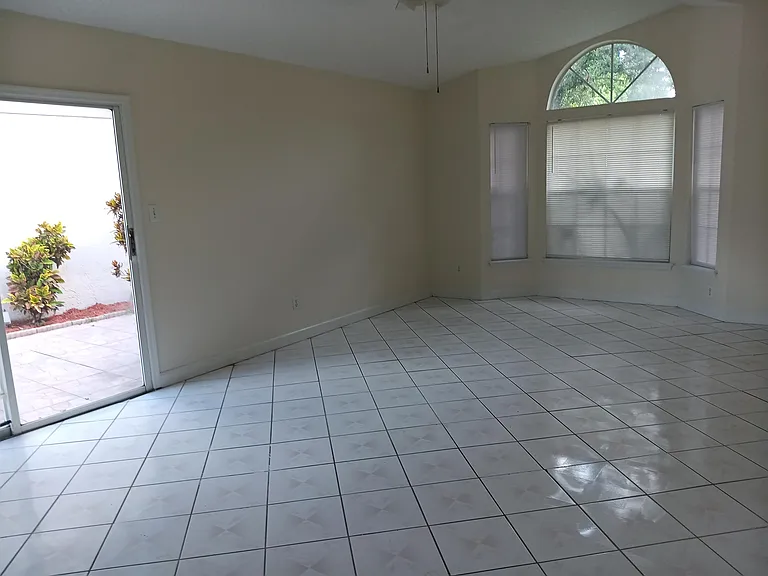 404 San Gabriel St — Photo 6