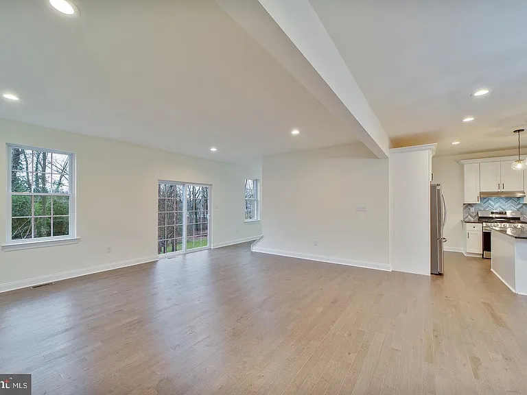 274 Oak Ave — Photo 11