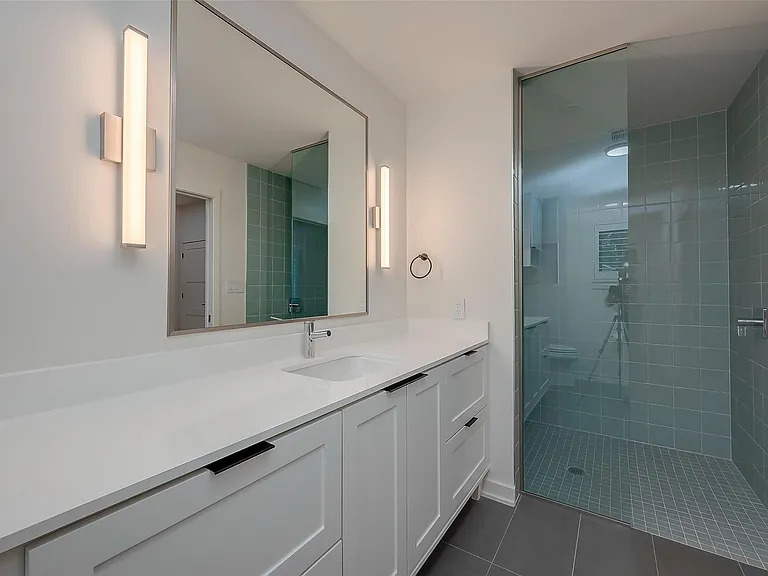 2702 Delano St — Photo 39