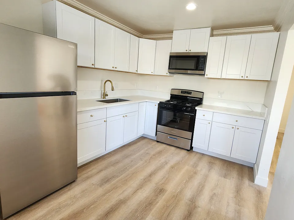 218 N Westlake Ave #2