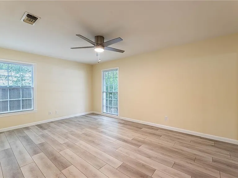 1704 Emilie Ln — Photo 13