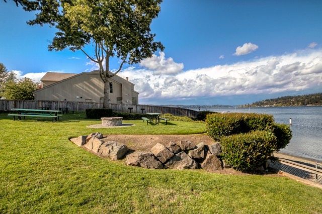 2nd image of 18703 SE 44th Pl