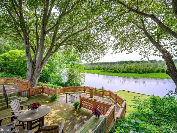 25292 Sandy Point Rd, Greensboro, MD 21639