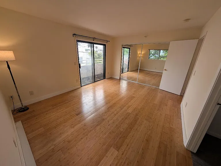 1850 Winona Blvd #204 — Photo 7
