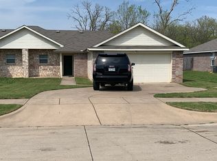 860 Robinson Ct, Grand Prairie, TX 75051