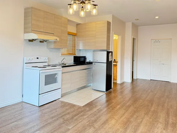 6952 Curtis St, Burnaby, BC V5B 2B1