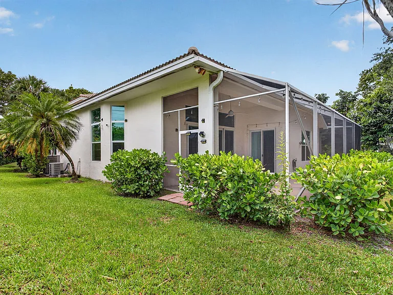 7087 NW 78th Pl — Photo 46