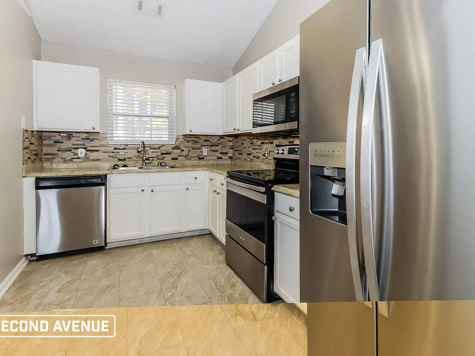 4 bed, 2.5 bath, 1575 sqft, $1,995 — Photo 2
