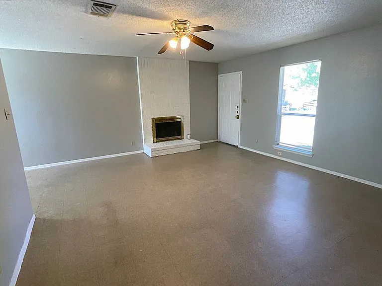 415 Thelma Dr #B — Photo 3