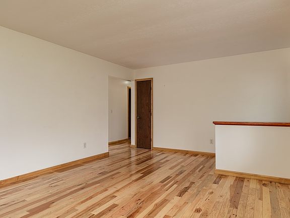3rd image of 21 Seneca Dr