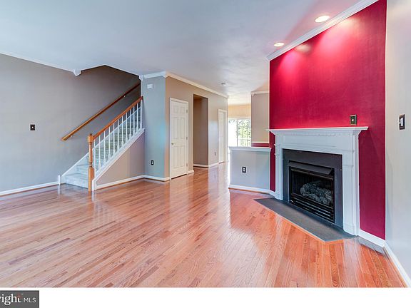 4th image of 25 Linda Ln