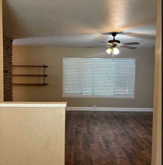 1012 Lakewood Ave — Photo 2