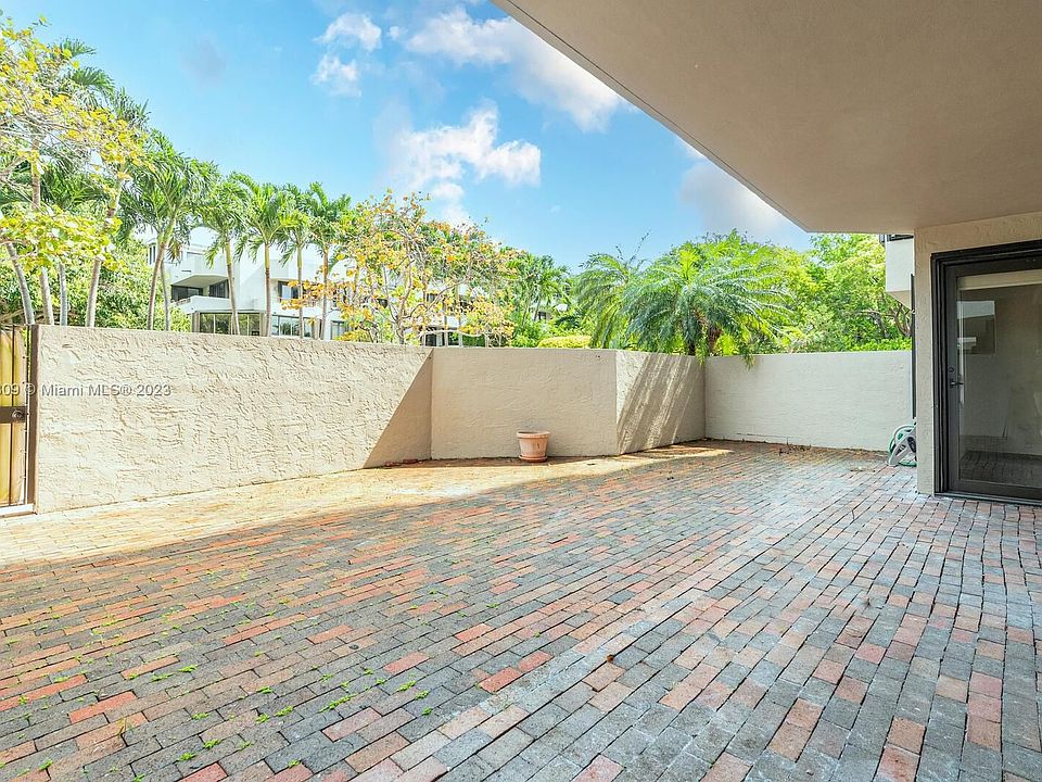 1st image of 151 Crandon Blvd APT 120