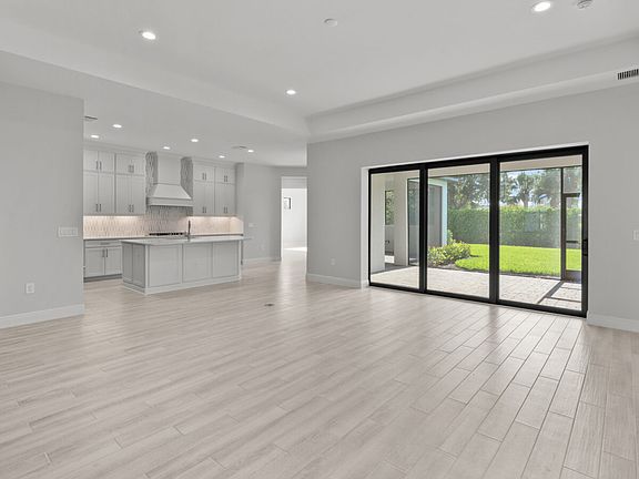 4th image of 13717 Edgewater Trce