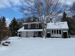 7 Hawthorne Dr, Orchard Park, NY 14127