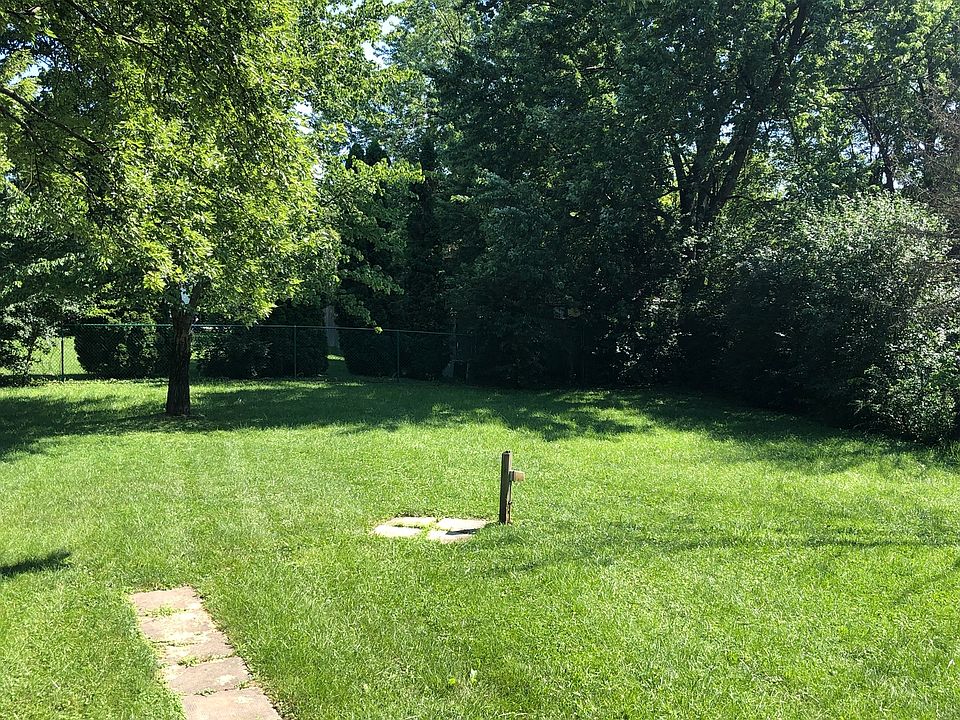 2nd image of 4 Hampshire Ct