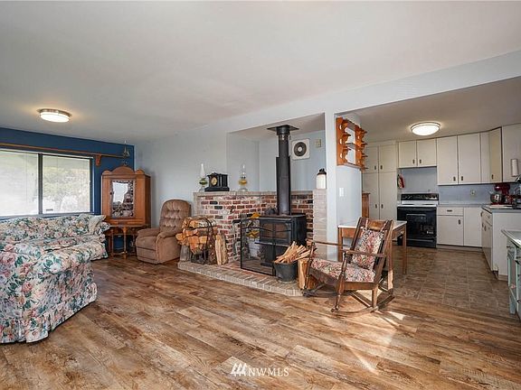 4th image of 2977 Kindred Ave