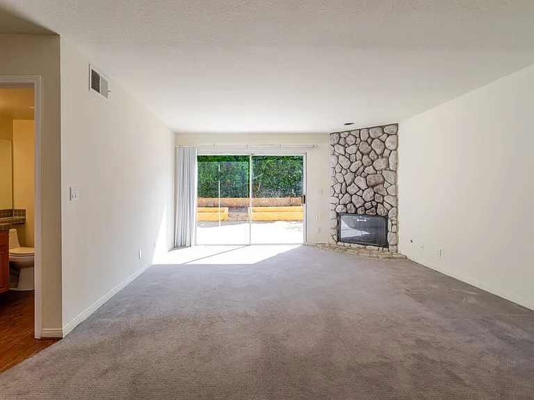 7306 Newcastle Ave — Photo 15