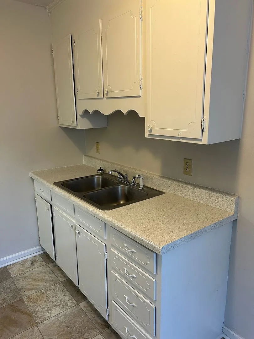 4229 Brownsboro Road — Photo 4
