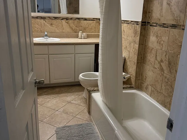 Colonial Point Apartments — Photo 34