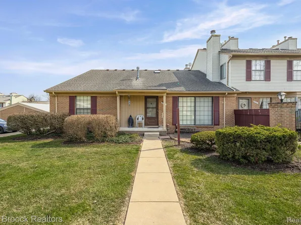 38906 Country Cir, Farmington, MI 48331