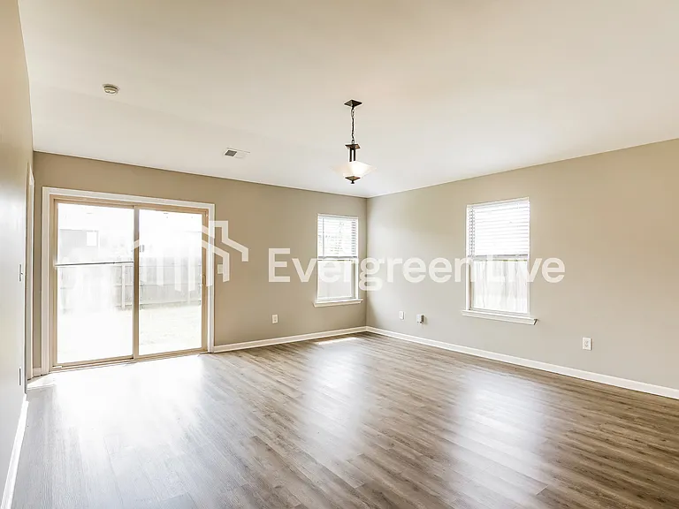 12602 Downing Dr — Photo 2