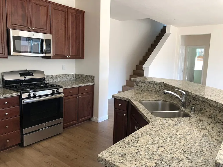 3248 Chase Rd — Photo 2