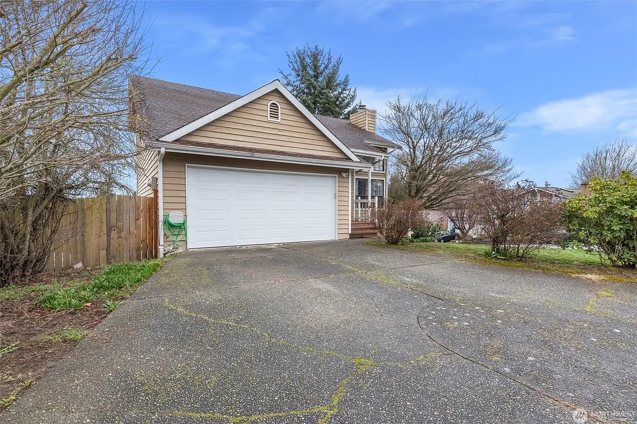 4 bed, 2200 sqft, $3,300 — Photo 3