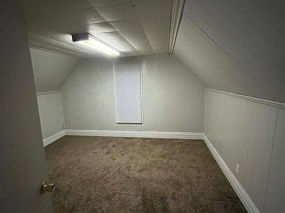 5th image of 422 E Vine St
