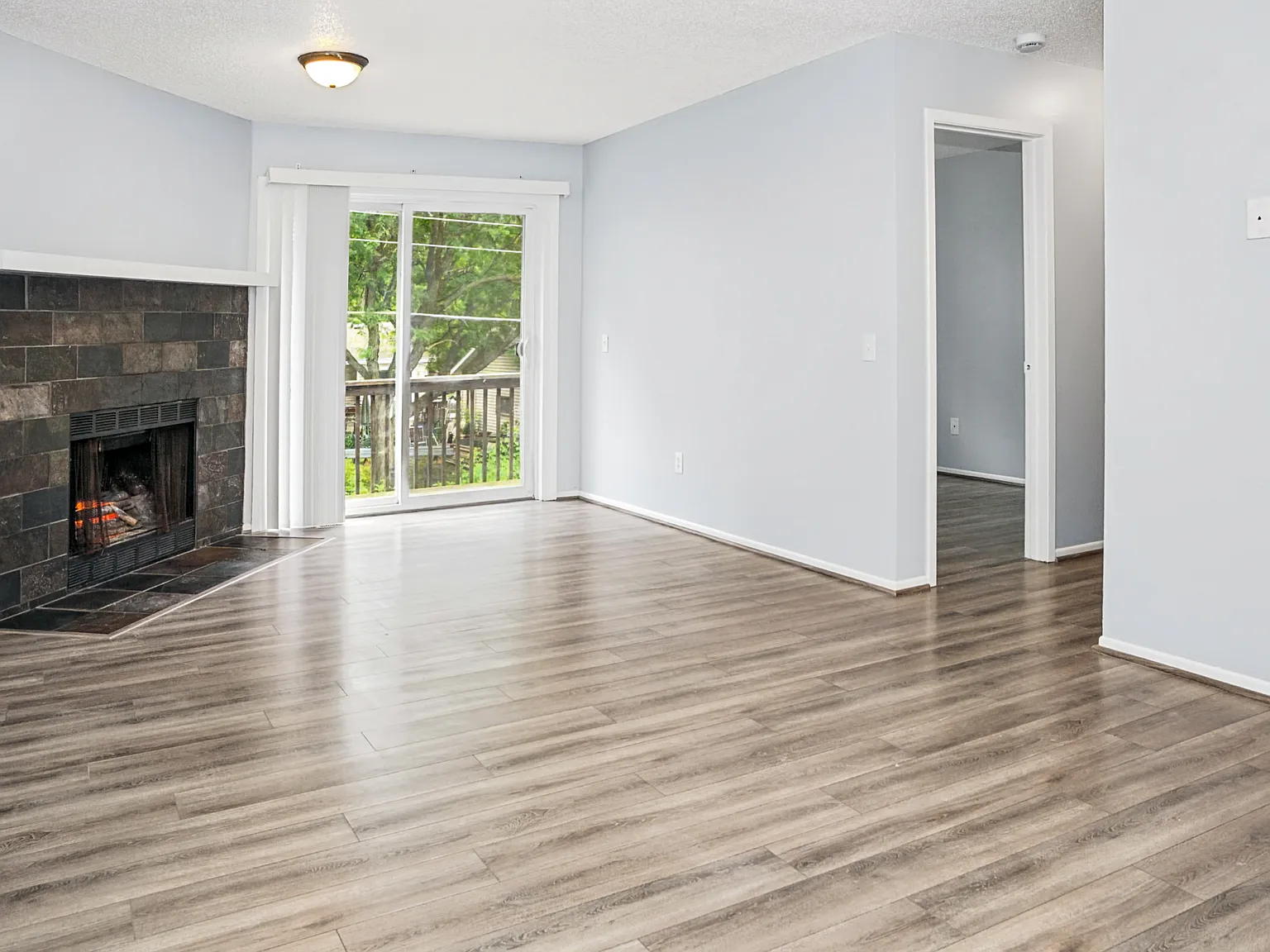 2 bed, 800 sqft, $1,395 — Photo 2