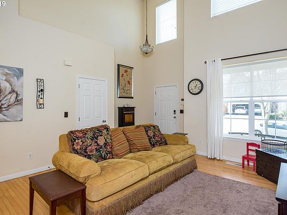 3rd image of 14596 SE Cherry Hill Ln