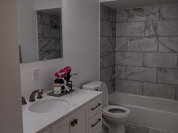 5th image of 5679-5681 Saranac Dr