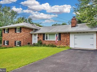 5929 Merritt Pl, Falls Church, VA 22041