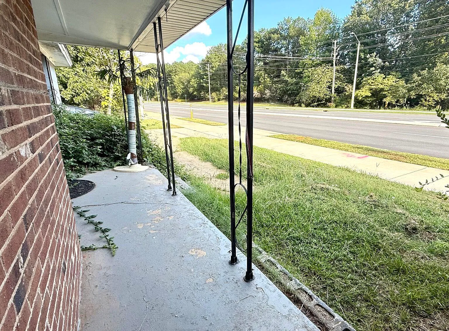 4 bed, 1.0 bath, 1360 sqft, $2,000 — Photo 4