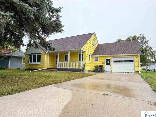 303 S Main St, Winthrop, MN 55396