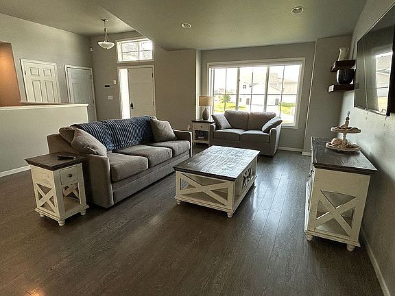 4th image of 765 Albert Dr W