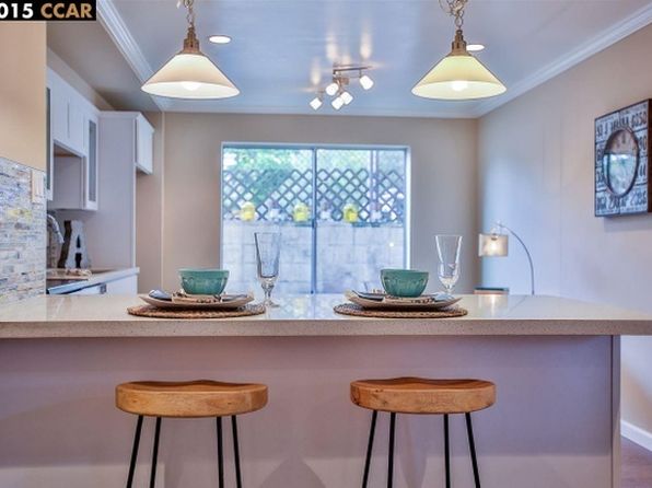 1440 Walnut St APT A, Berkeley, CA 94709