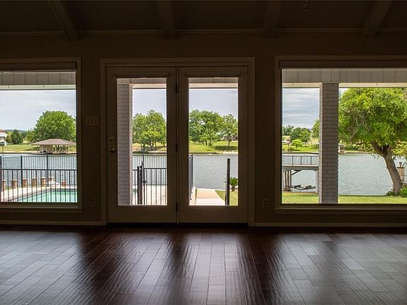 3rd image of 221 Elm Lodge Dr