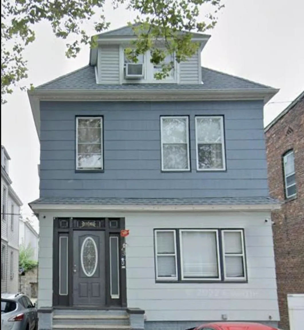 3 bed, 1.0 bath, $2,700 — Photo 1