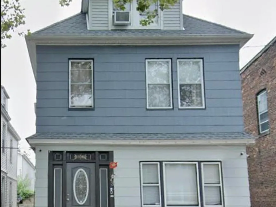 43 Neptune Ave #2