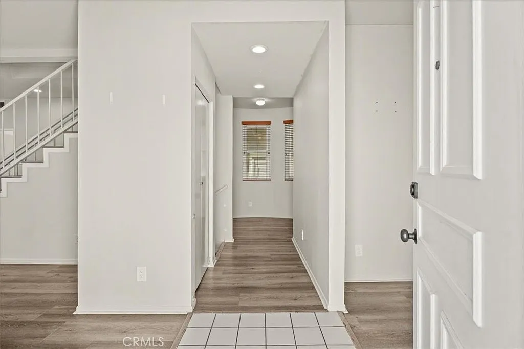 3 bed, 2.5 bath, 1852 sqft, $6,000 — Photo 3