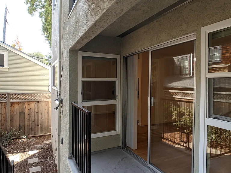 Vanguard Apartments — Photo 21