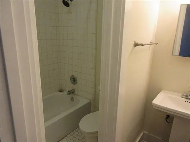 4021 Saint Claude Ave — Photo 9