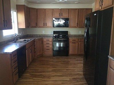 2nd image of 229 E 24th St