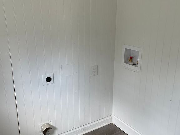 4th image of 1100 Newport St