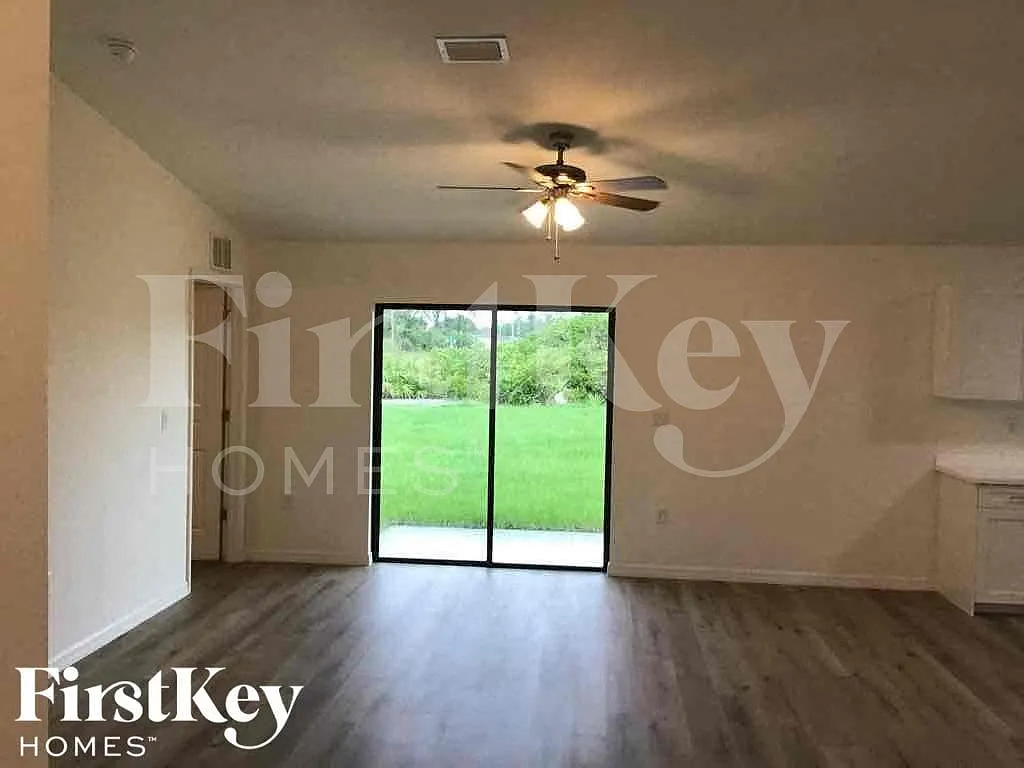 4 bed, 2.0 bath, 1565 sqft, $2,300 — Photo 3