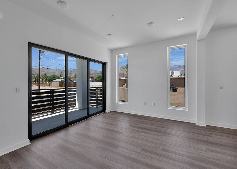 1st image of 68550 Grove St #106