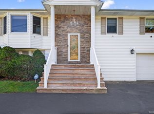 376 Clay Pitts Rd, East Northport, NY 11731