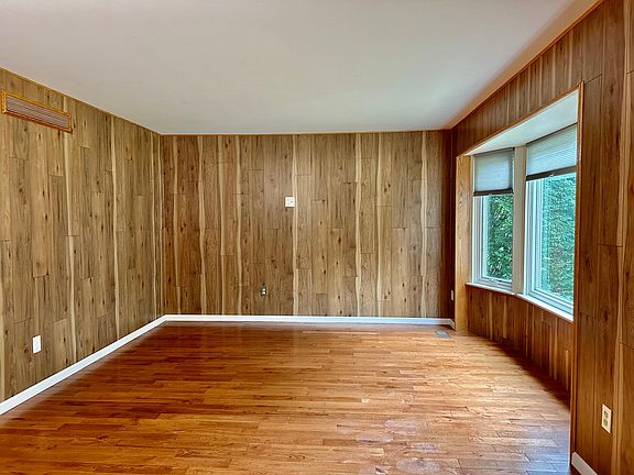 4th image of 2304 Academy Dr